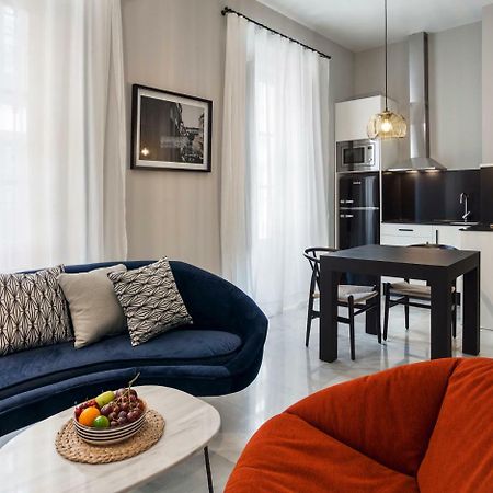 Apartamentos One Shot Conde De Torrejon Seville Exterior photo
