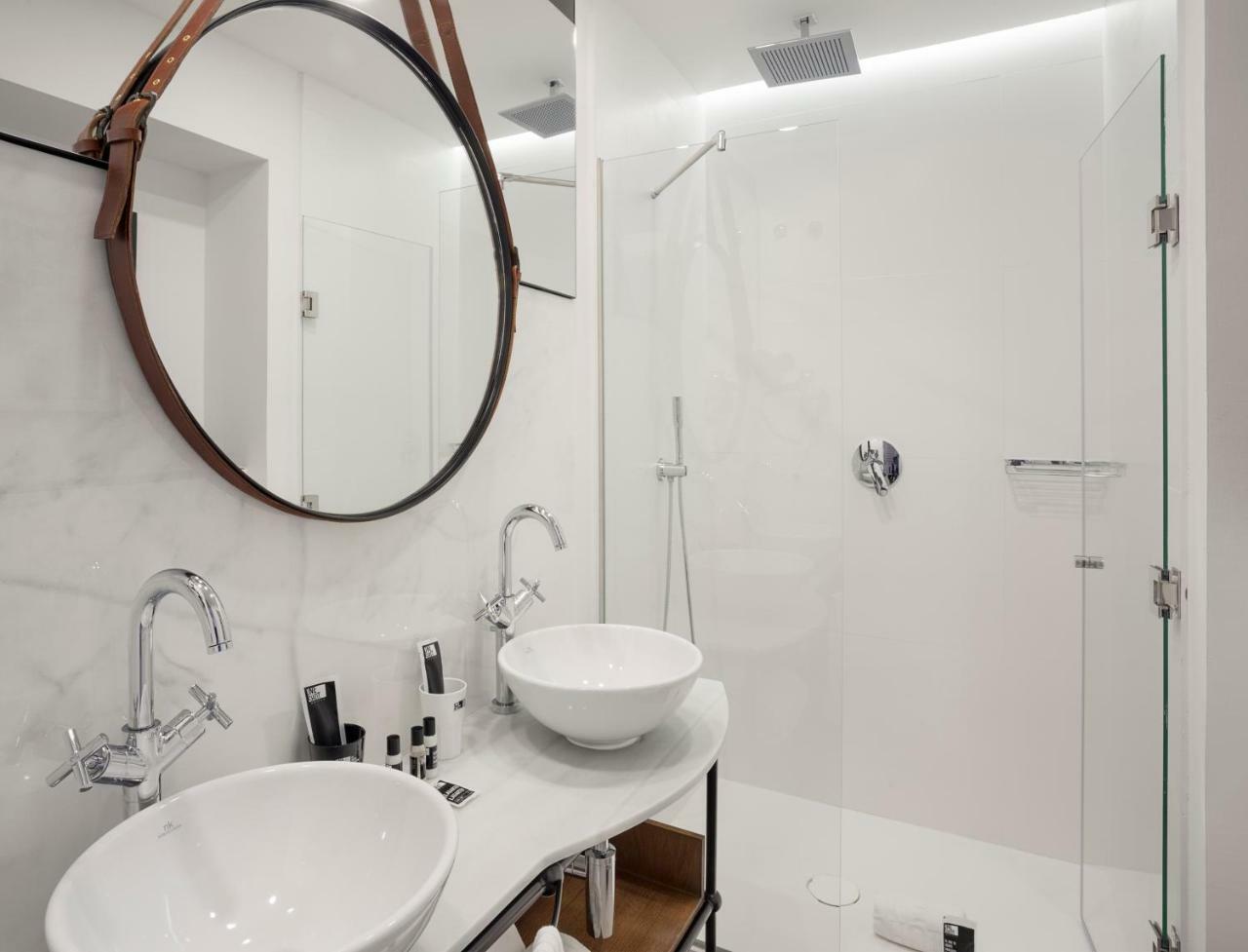 Apartamentos One Shot Conde De Torrejon Seville Exterior photo